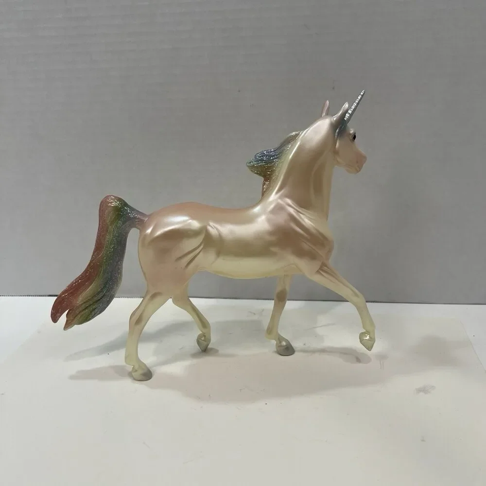 Breyer Skyler Classic Unicorn Rainbow Glitter Shimmer Pearlescent Horse Vintage
